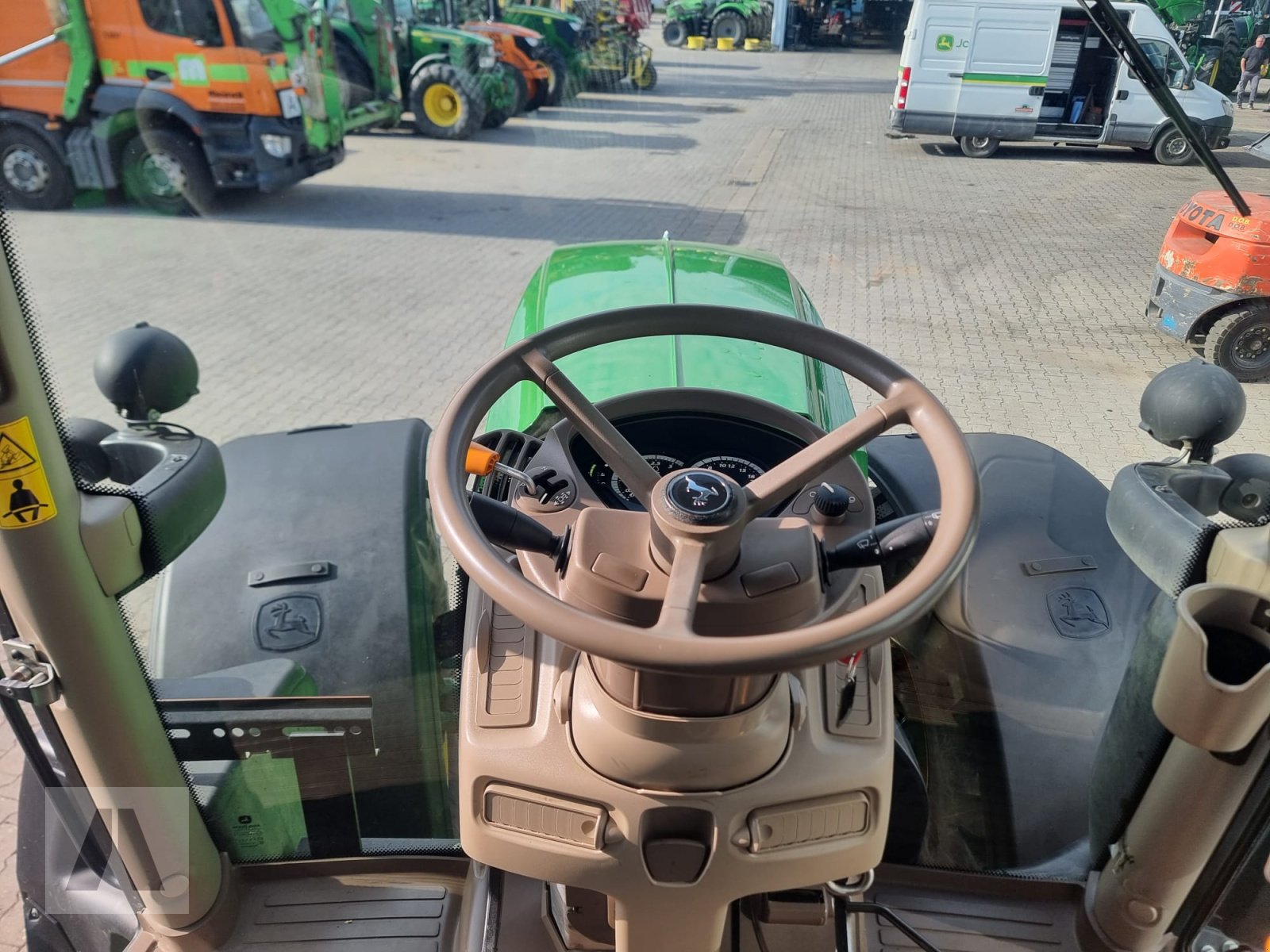 Traktor typu John Deere 6215R 6215 R, Gebrauchtmaschine v Regensburg (Obrázek 15)