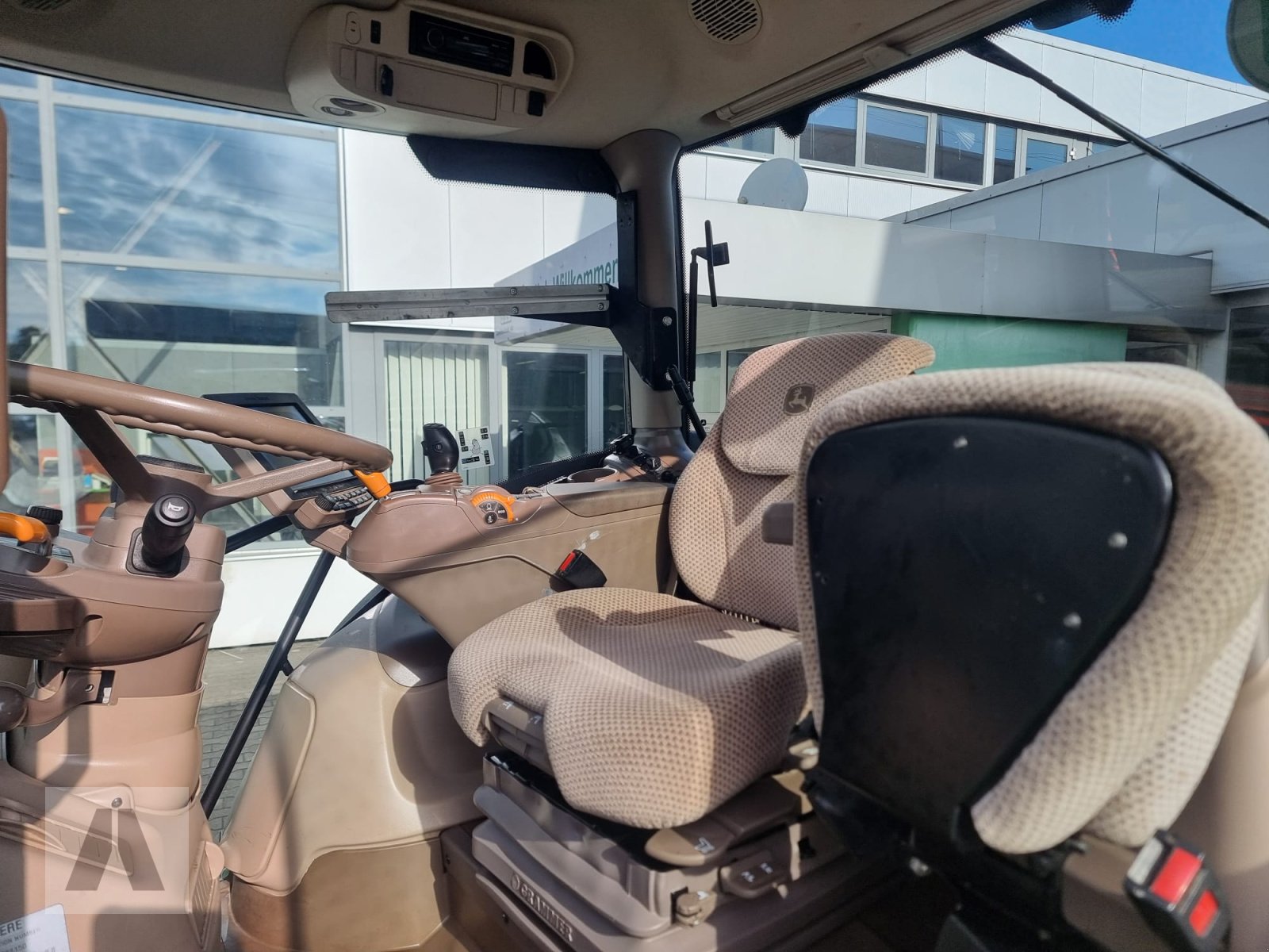 Traktor typu John Deere 6215R 6215 R, Gebrauchtmaschine v Regensburg (Obrázek 22)