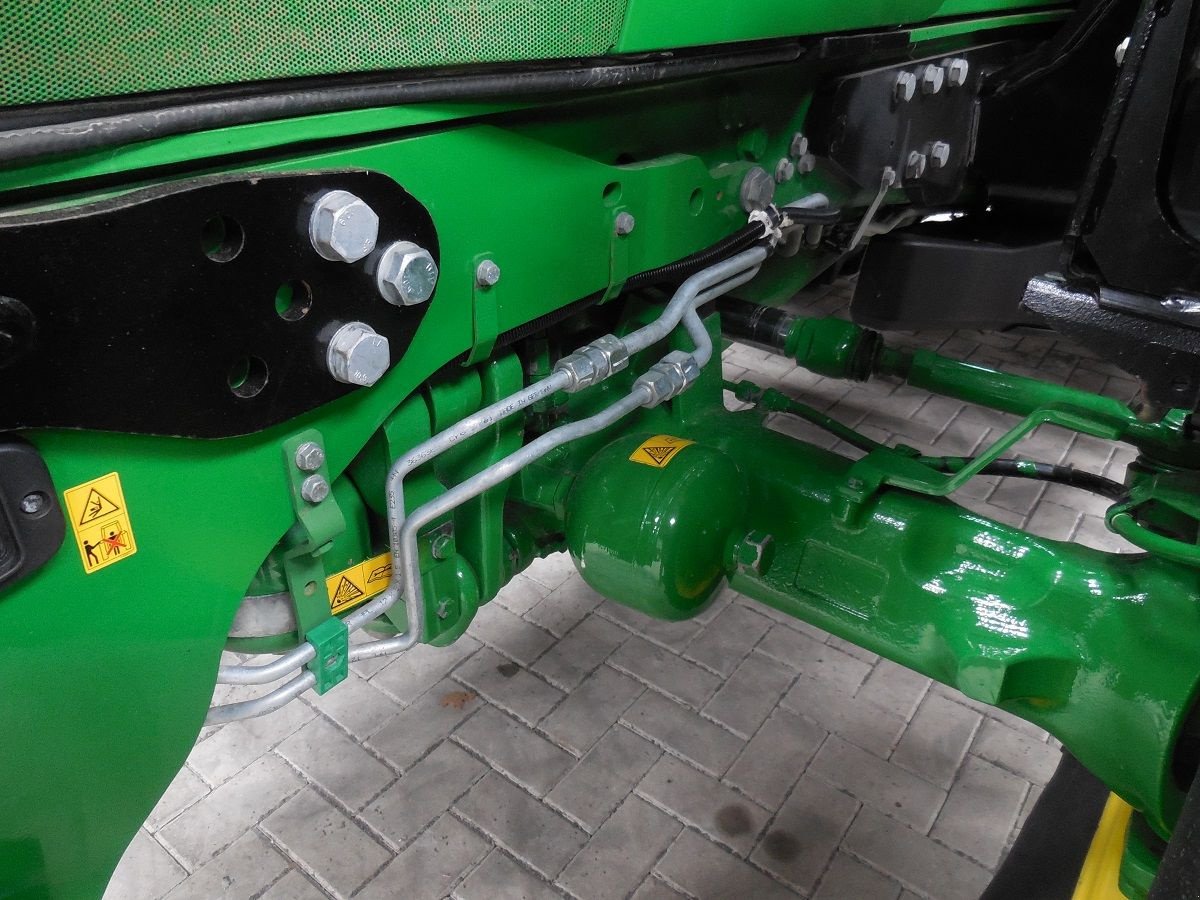 Traktor des Typs John Deere 6215R AP incl. Quicke Q7M, Gebrauchtmaschine in Donkerbroek (Bild 4)