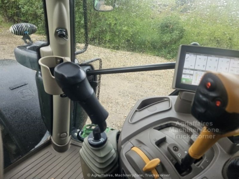 Traktor of the type John Deere 6215R Front PTO. Front Lift. Affjedret foraksel og kabine. Power Beyond. Mange på lager!!!, Gebrauchtmaschine in Kolding (Picture 9)