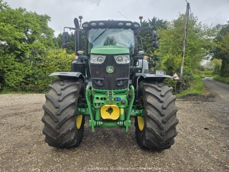 Traktor of the type John Deere 6215R Front PTO. Front Lift. Affjedret foraksel og kabine. Power Beyond. Mange på lager!!!, Gebrauchtmaschine in Kolding (Picture 2)