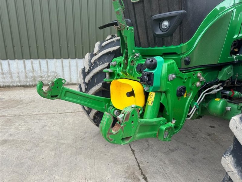 Traktor of the type John Deere 6215R Front PTO og lift. Command Arm. AutoTrac oplaast. Sections controle. Power Beyond, Load sencing, Hydraulisk topstang,, Gebrauchtmaschine in Kolding (Picture 1)