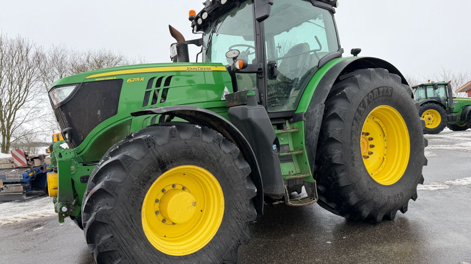 Traktor of the type John Deere 6215R MED FRONT PTO OG NYE DÆK!, Gebrauchtmaschine in Nørager (Picture 2)