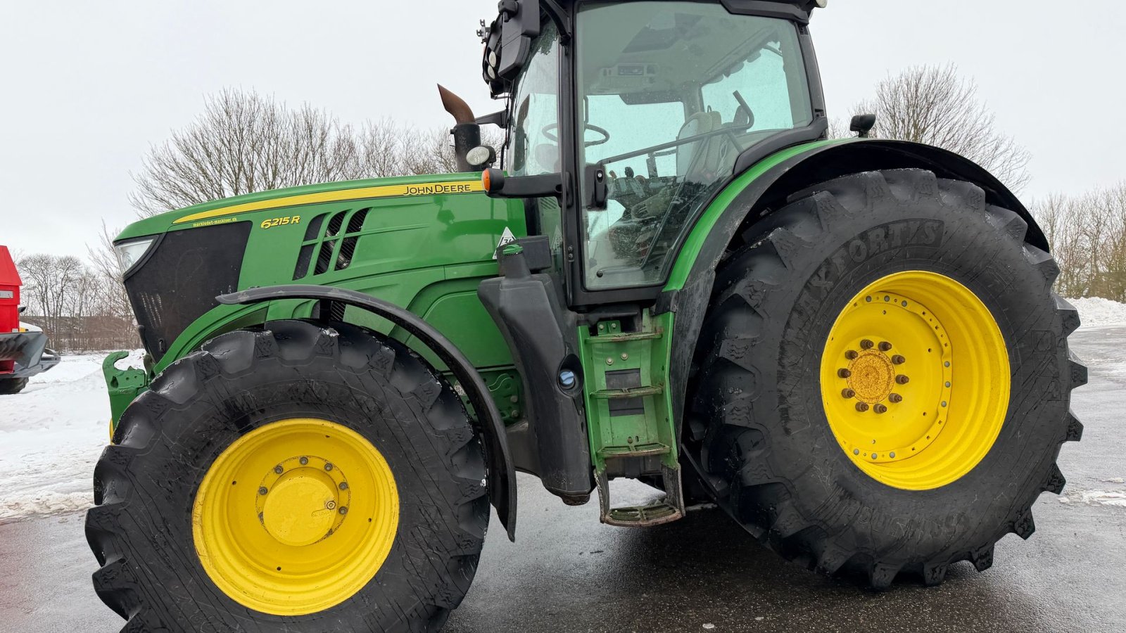 Traktor of the type John Deere 6215R MED FRONT PTO OG NYE DÆK!, Gebrauchtmaschine in Nørager (Picture 3)