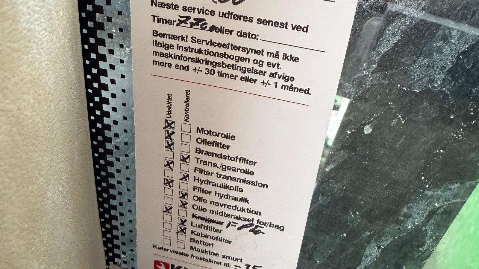 Traktor of the type John Deere 6215R MED FRONT PTO OG NYE DÆK!, Gebrauchtmaschine in Nørager (Picture 20)