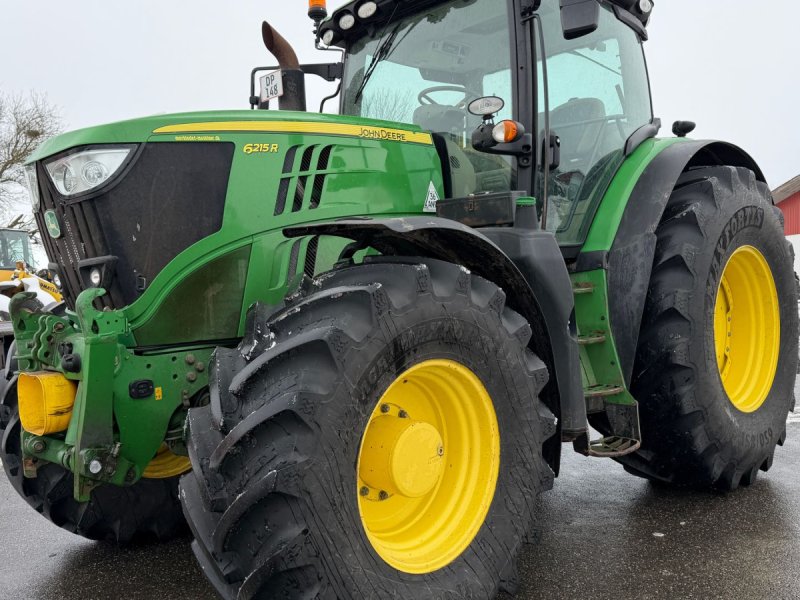 Traktor of the type John Deere 6215R MED FRONT PTO OG NYE DÆK!, Gebrauchtmaschine in Nørager