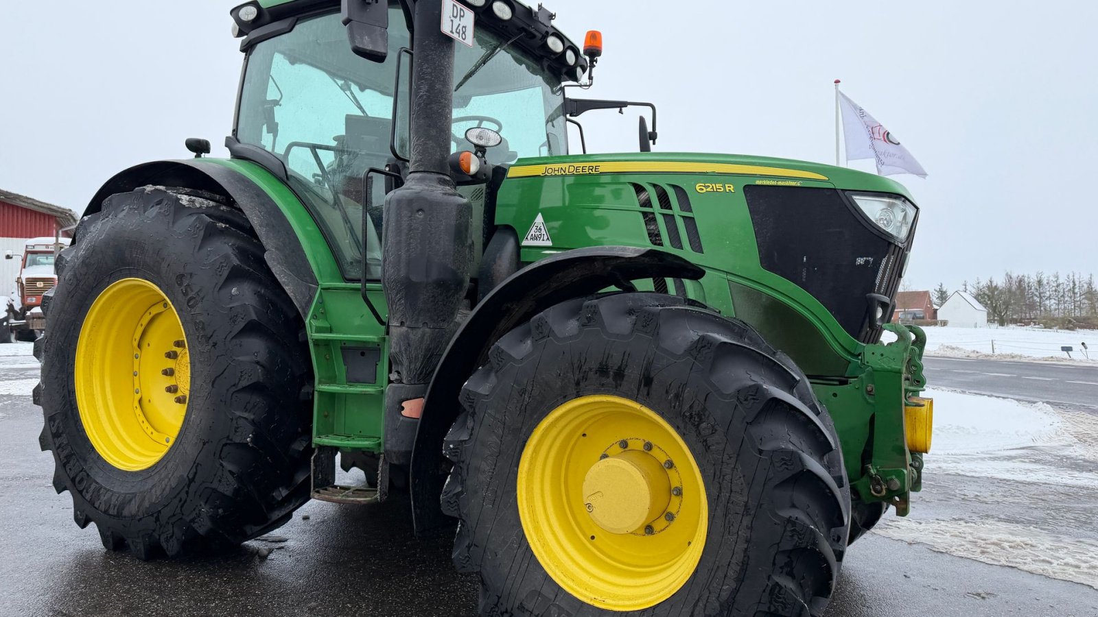 Traktor of the type John Deere 6215R MED FRONT PTO OG NYE DÆK!, Gebrauchtmaschine in Nørager (Picture 9)