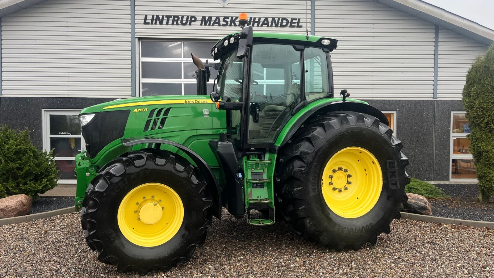 Traktor del tipo John Deere 6215R Med frontlift, Gebrauchtmaschine en Lintrup (Imagen 1)