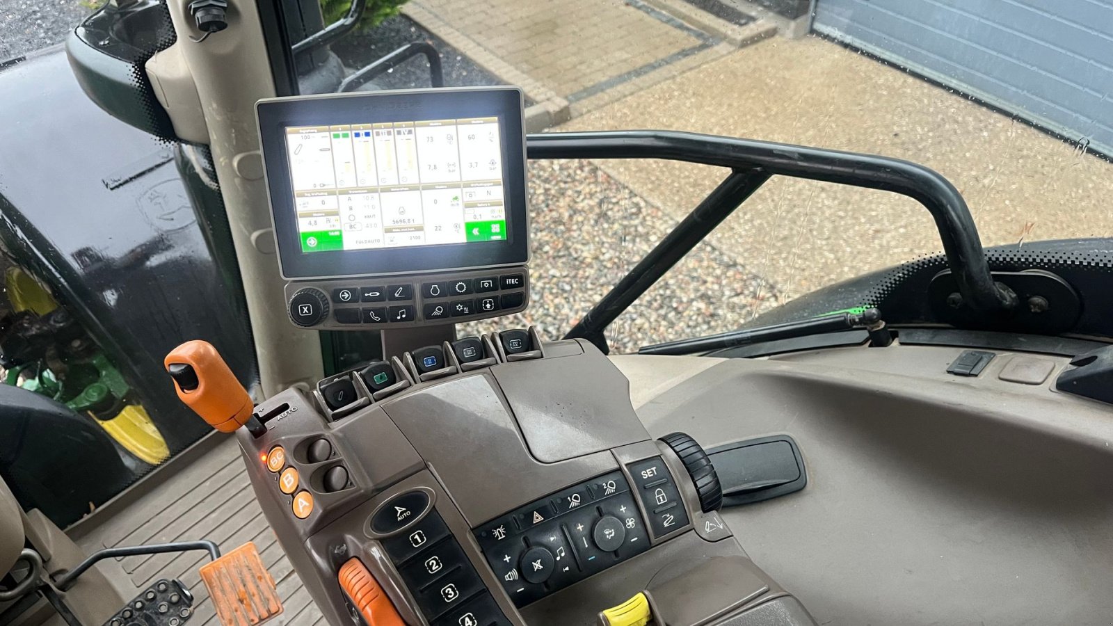 Traktor del tipo John Deere 6215R Med frontlift, Gebrauchtmaschine en Lintrup (Imagen 9)