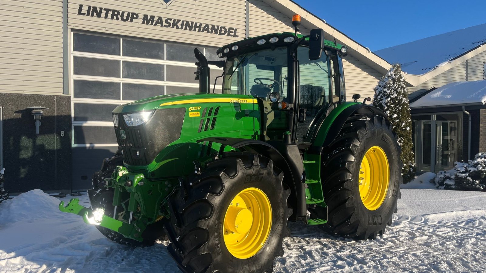 Traktor typu John Deere 6215R Med frontlift, Gebrauchtmaschine v Lintrup (Obrázek 2)
