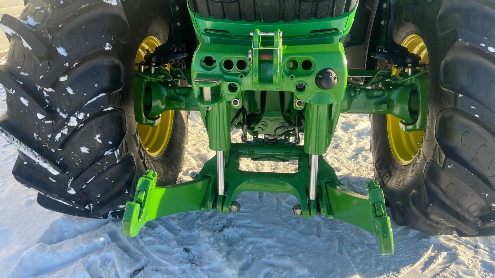 Traktor typu John Deere 6215R Med frontlift, Gebrauchtmaschine v Lintrup (Obrázek 4)