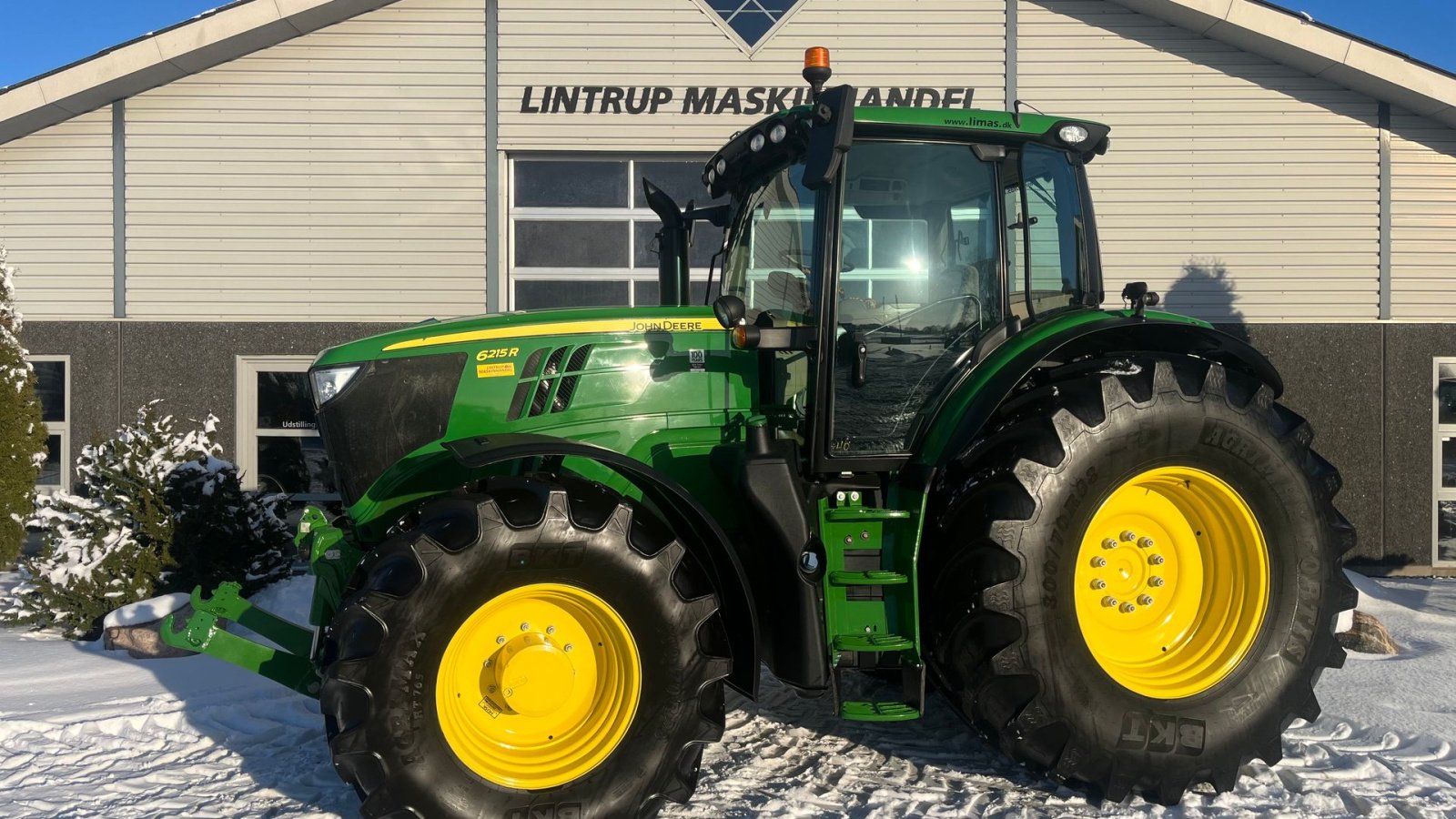 Traktor typu John Deere 6215R Med frontlift, Gebrauchtmaschine v Lintrup (Obrázek 1)