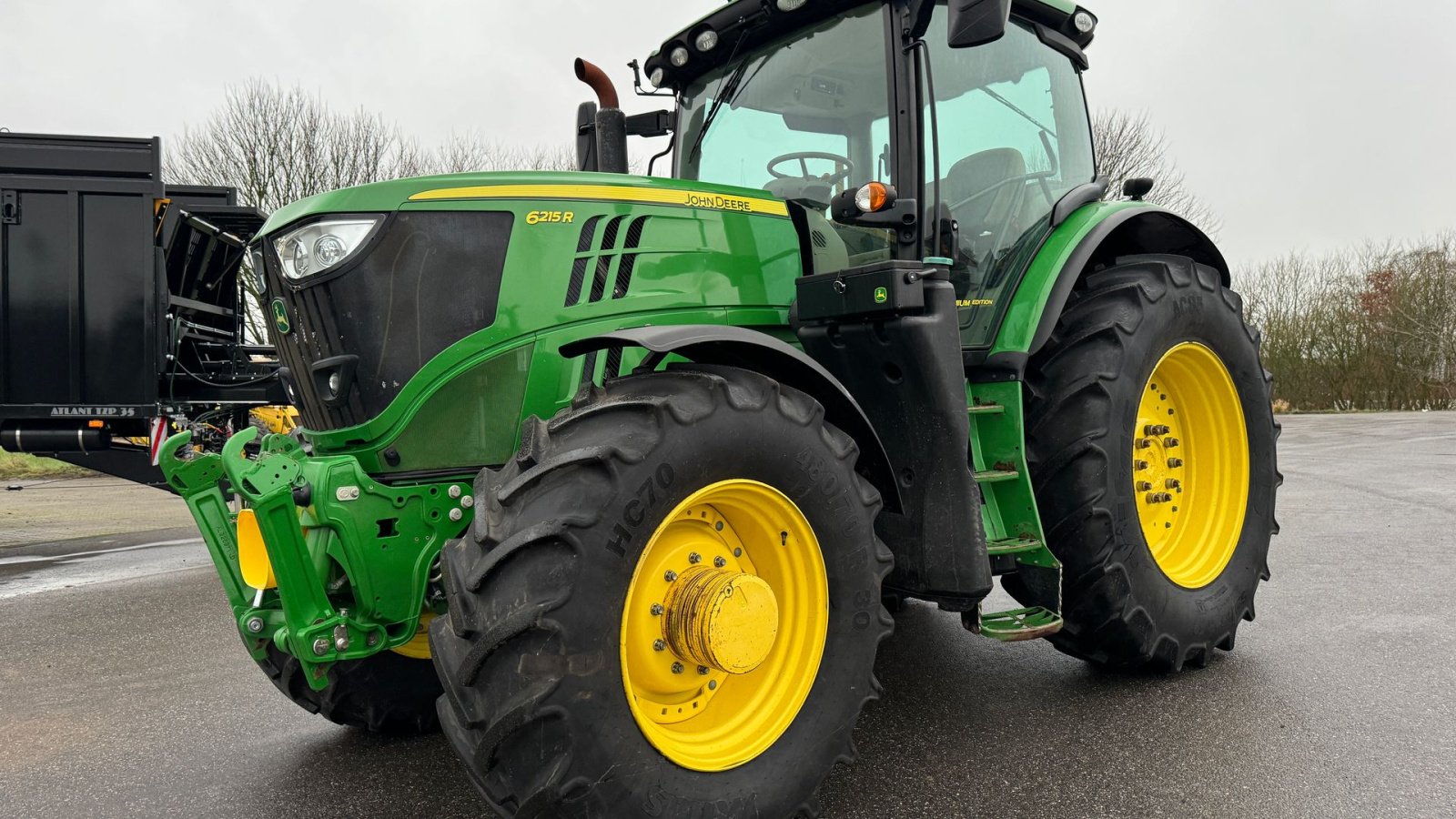 Traktor van het type John Deere 6215R PÅ VEJ HJEM!, Gebrauchtmaschine in Nørager (Foto 1)