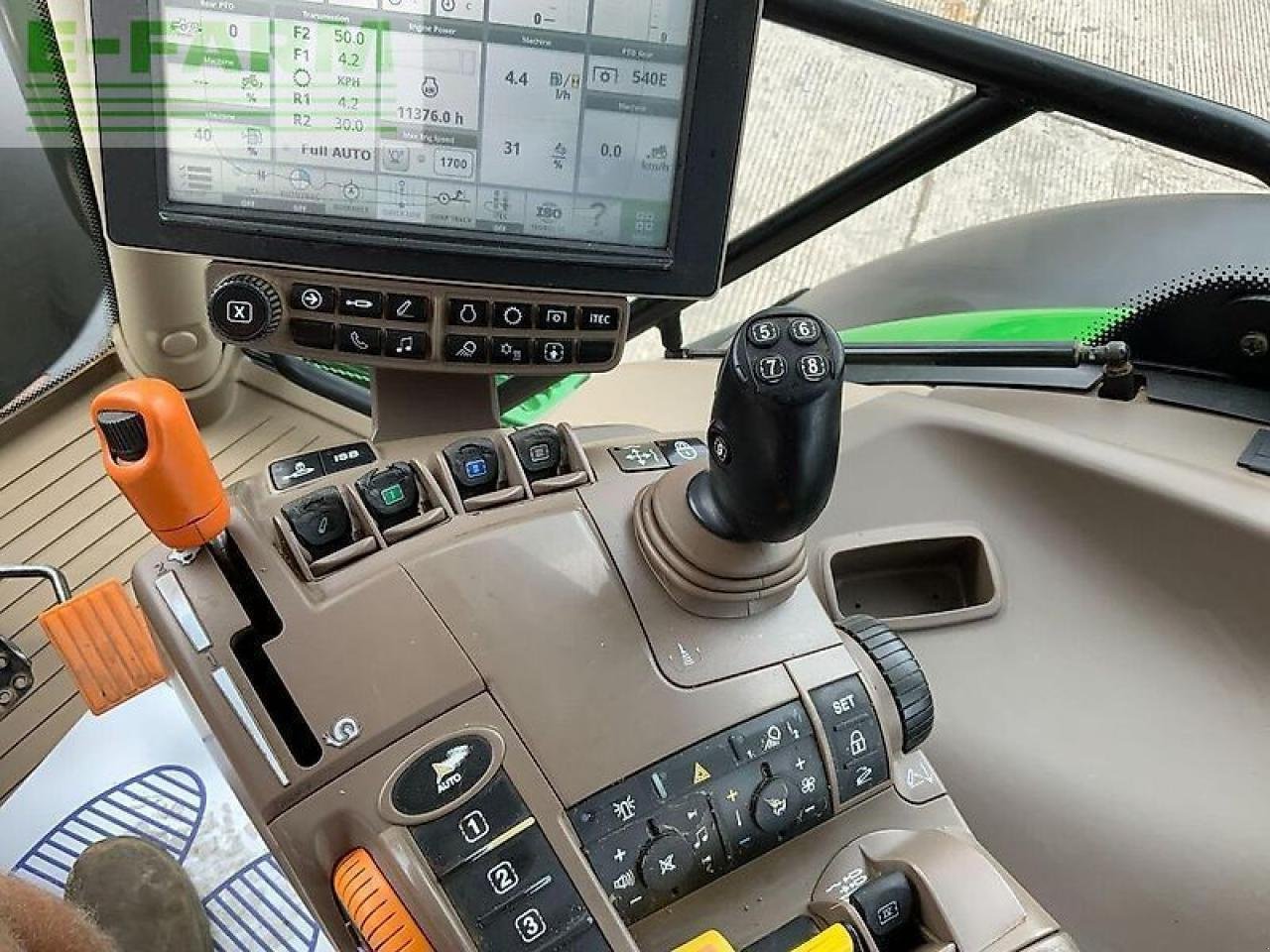 Traktor of the type John Deere 6215r tractor (st23802), Gebrauchtmaschine in SHAFTESBURY (Picture 3)