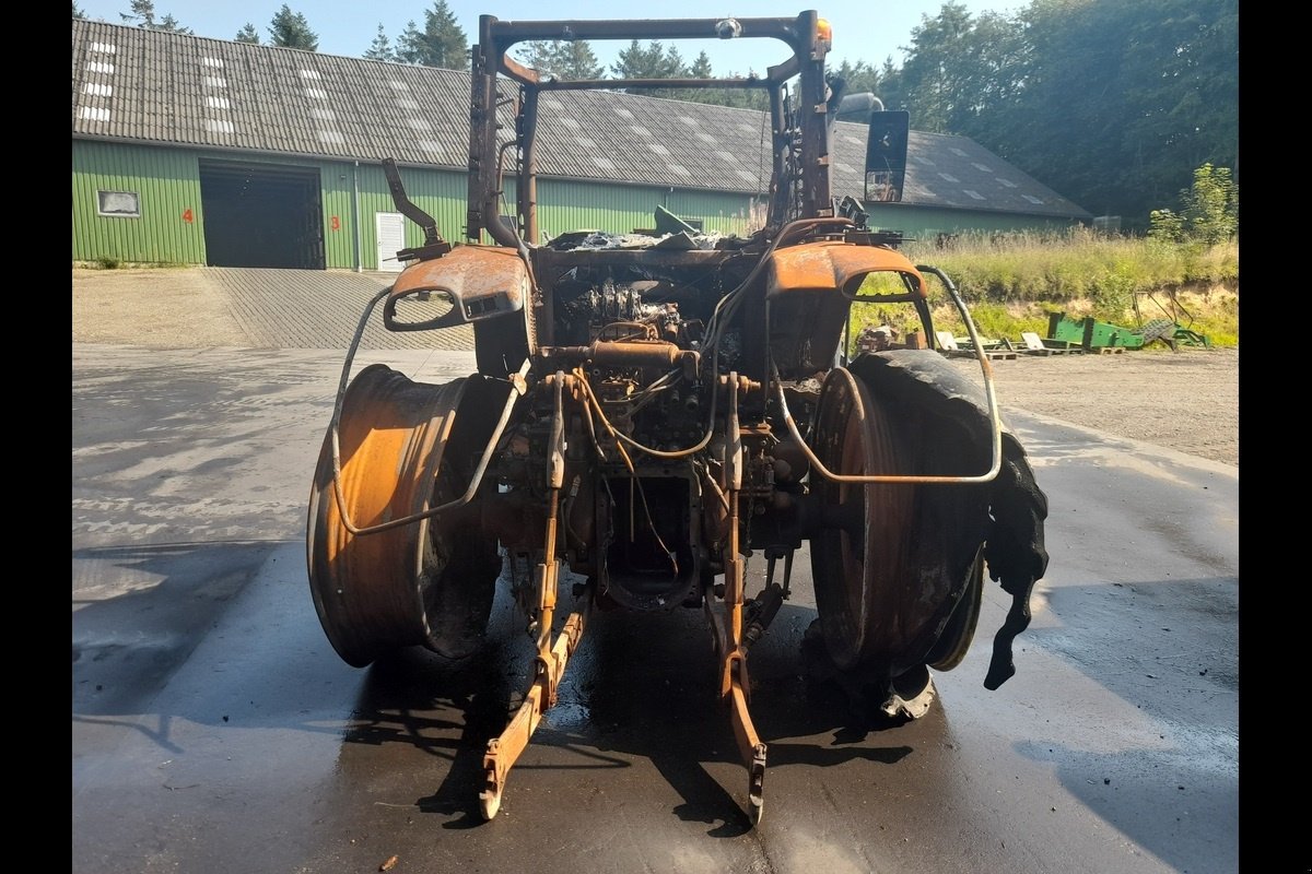 Traktor от тип John Deere 6215R, Gebrauchtmaschine в Viborg (Снимка 3)