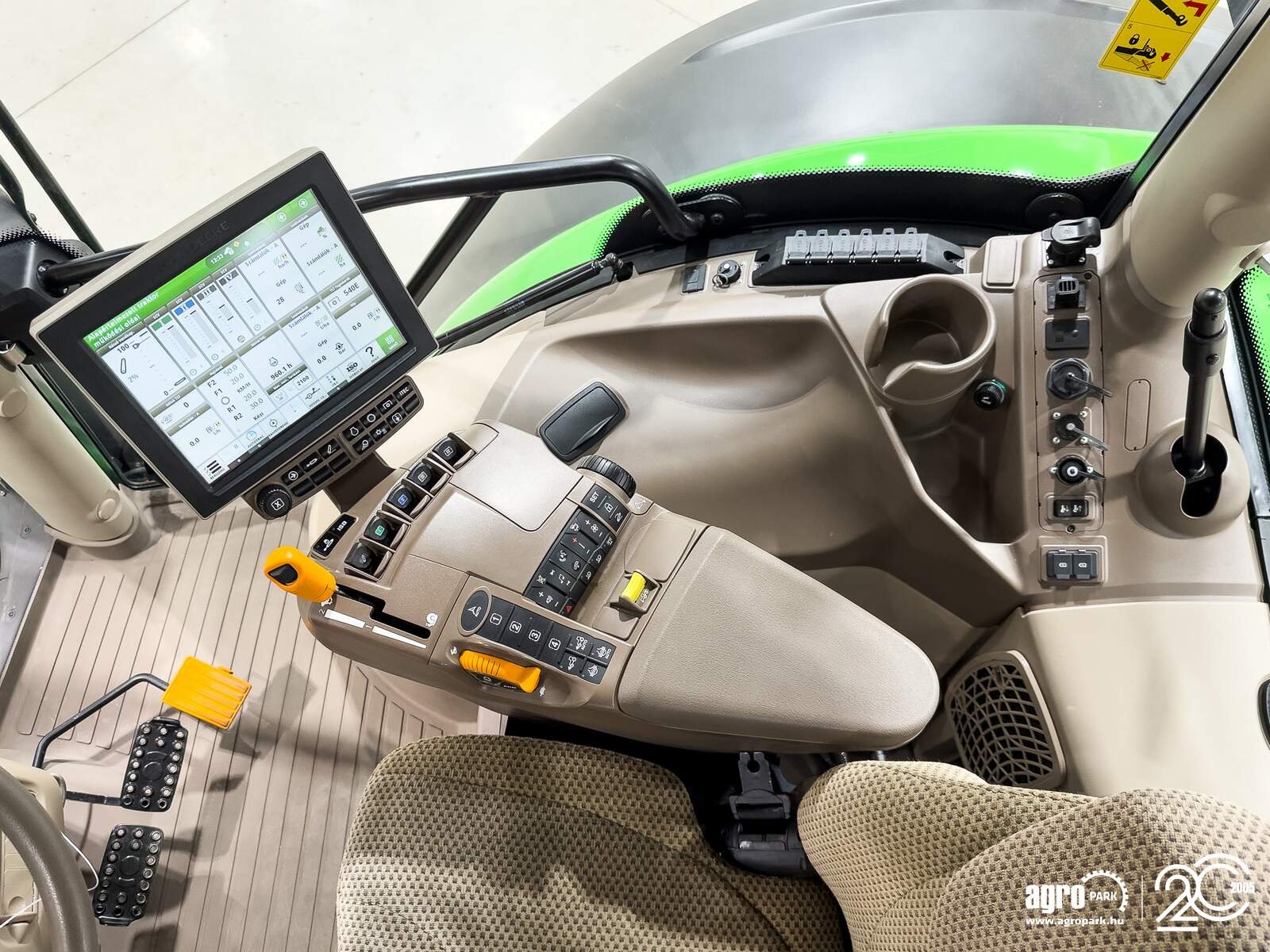 Traktor typu John Deere 6215R, Gebrauchtmaschine v Csengele (Obrázek 9)