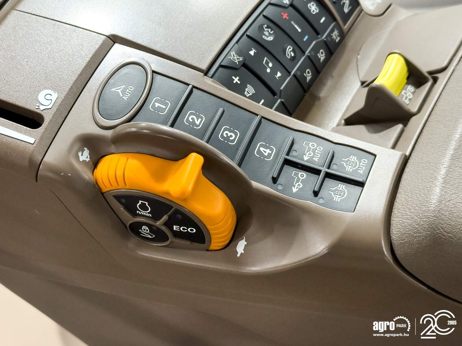 Traktor typu John Deere 6215R, Gebrauchtmaschine v Csengele (Obrázek 14)