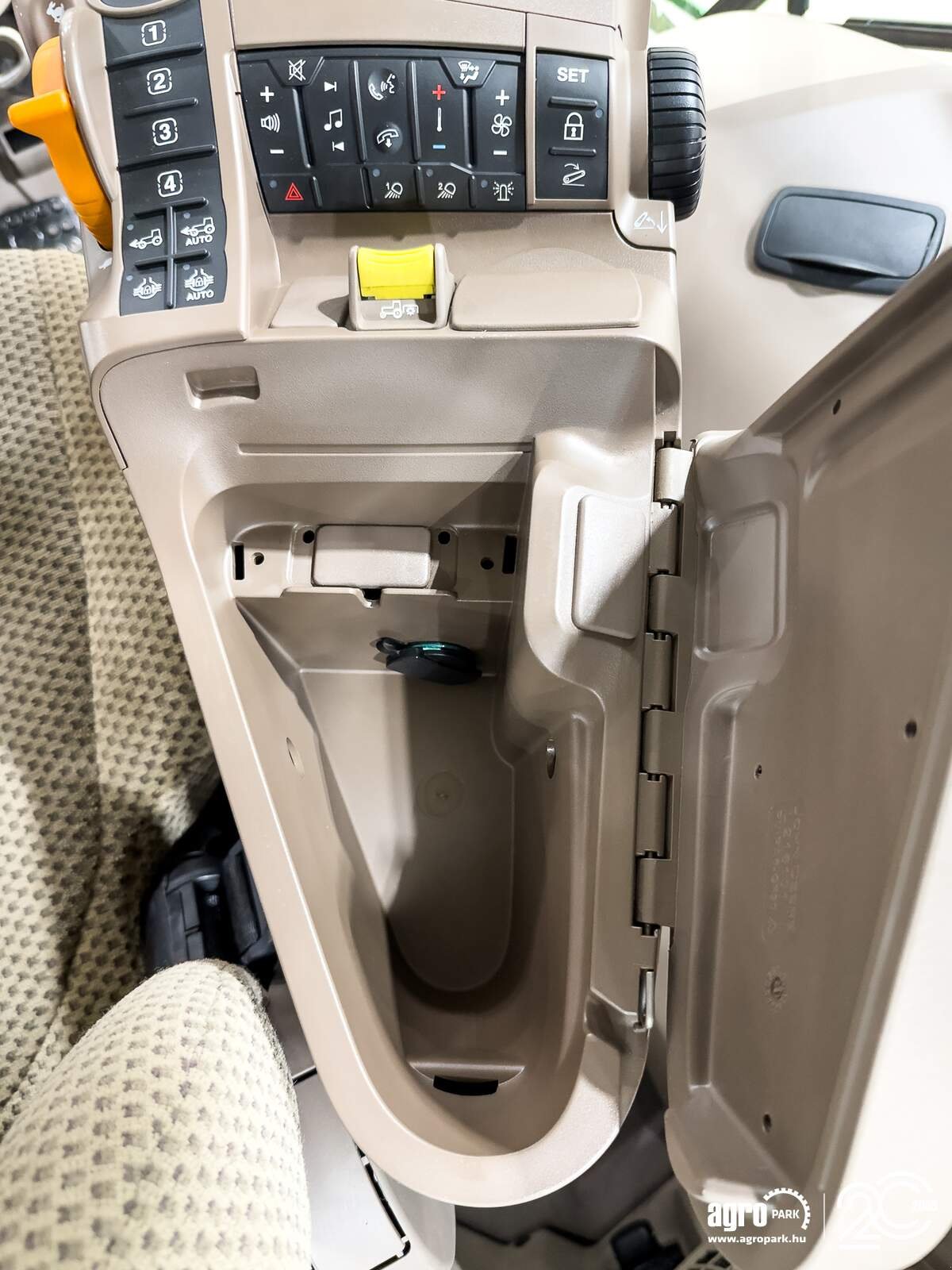 Traktor typu John Deere 6215R, Gebrauchtmaschine v Csengele (Obrázek 17)