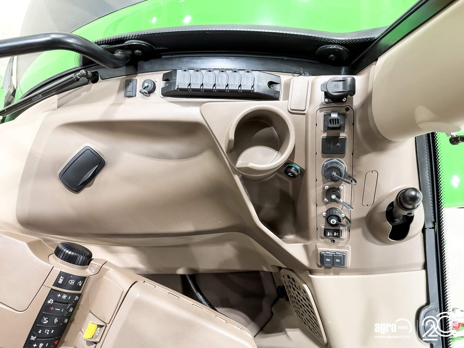 Traktor typu John Deere 6215R, Gebrauchtmaschine v Csengele (Obrázek 26)