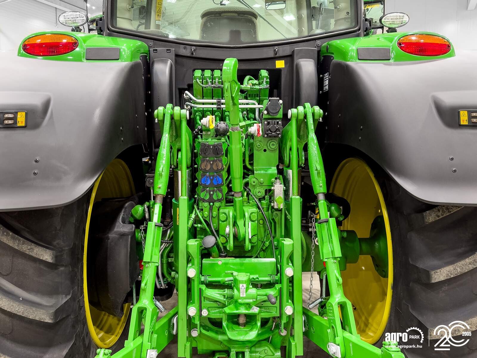 Traktor typu John Deere 6215R, Gebrauchtmaschine w Csengele (Zdjęcie 7)