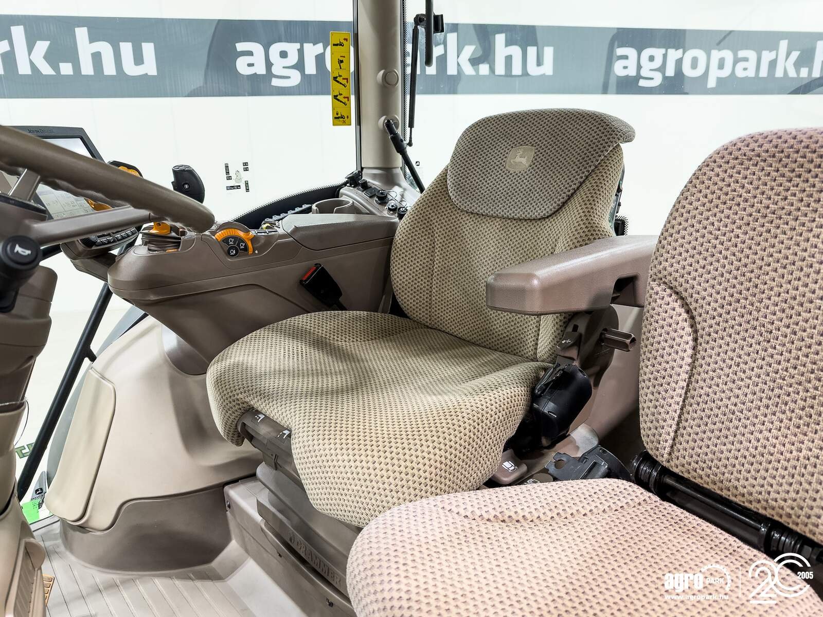 Traktor typu John Deere 6215R, Gebrauchtmaschine w Csengele (Zdjęcie 11)