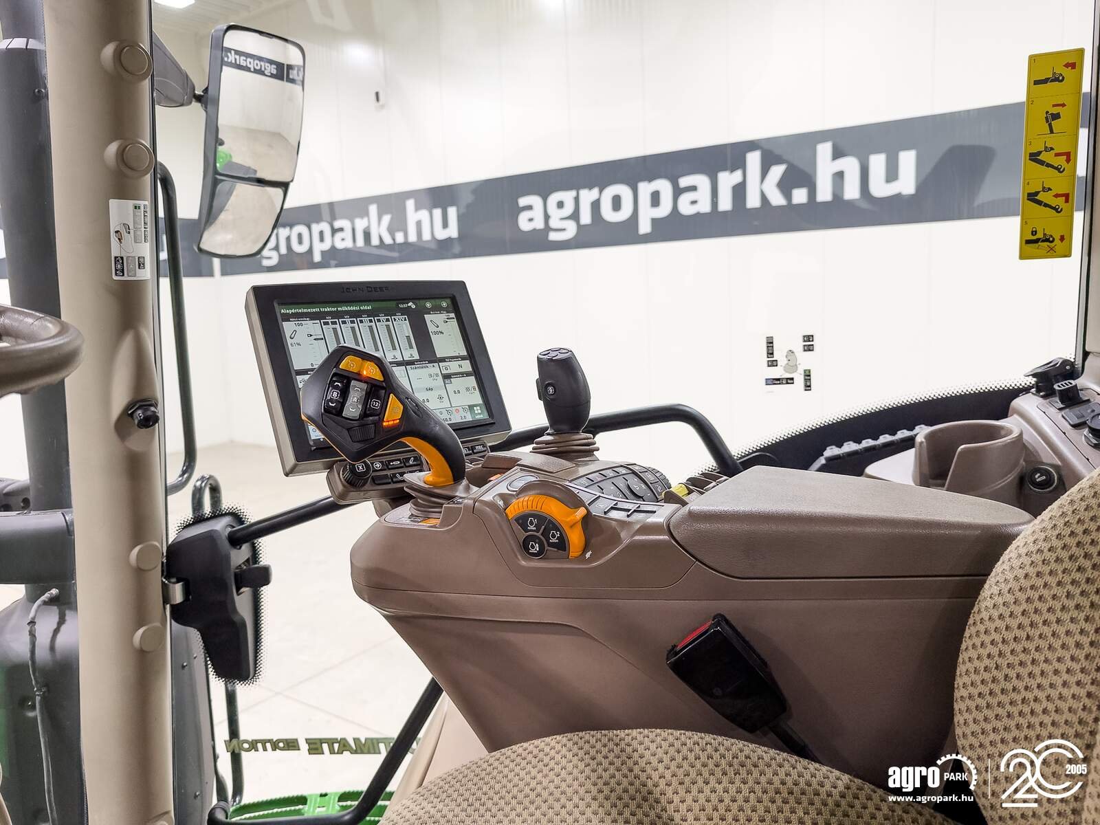 Traktor typu John Deere 6215R, Gebrauchtmaschine w Csengele (Zdjęcie 12)