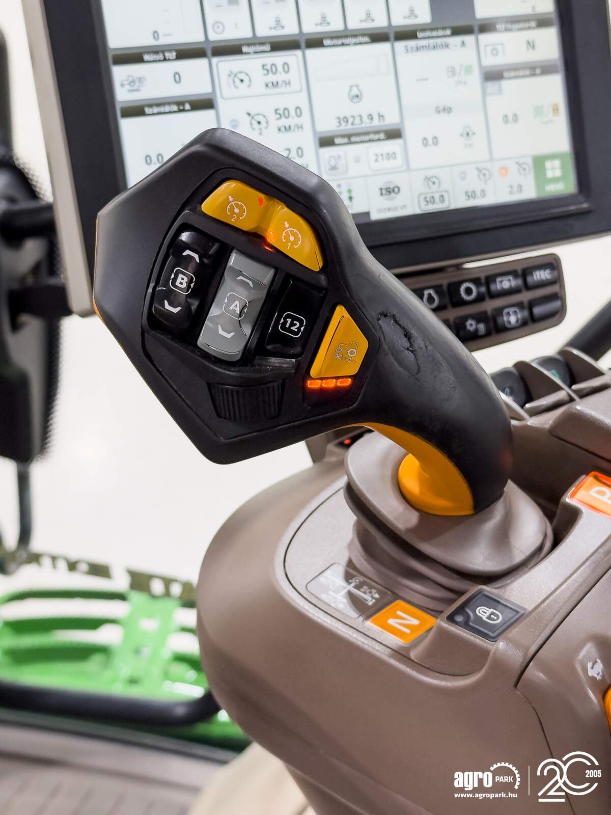 Traktor typu John Deere 6215R, Gebrauchtmaschine w Csengele (Zdjęcie 13)