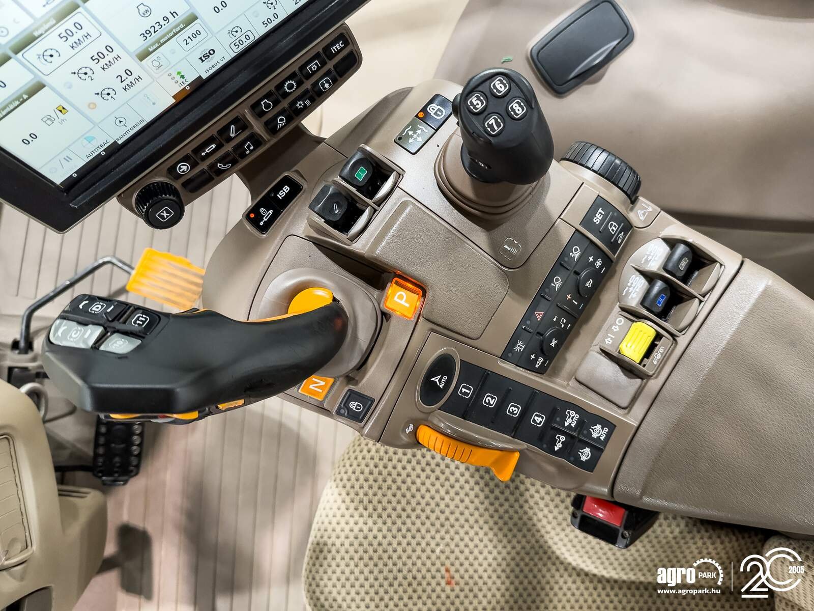 Traktor typu John Deere 6215R, Gebrauchtmaschine w Csengele (Zdjęcie 16)