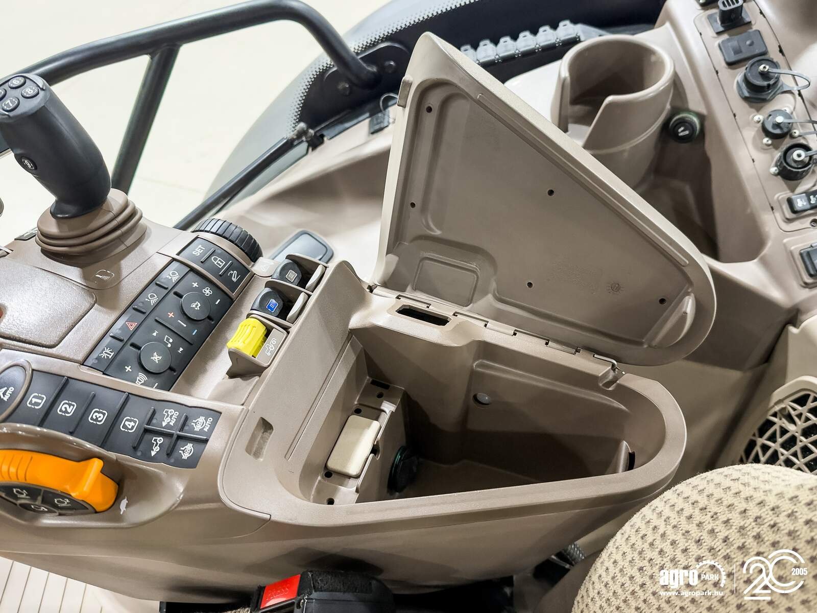 Traktor typu John Deere 6215R, Gebrauchtmaschine w Csengele (Zdjęcie 17)