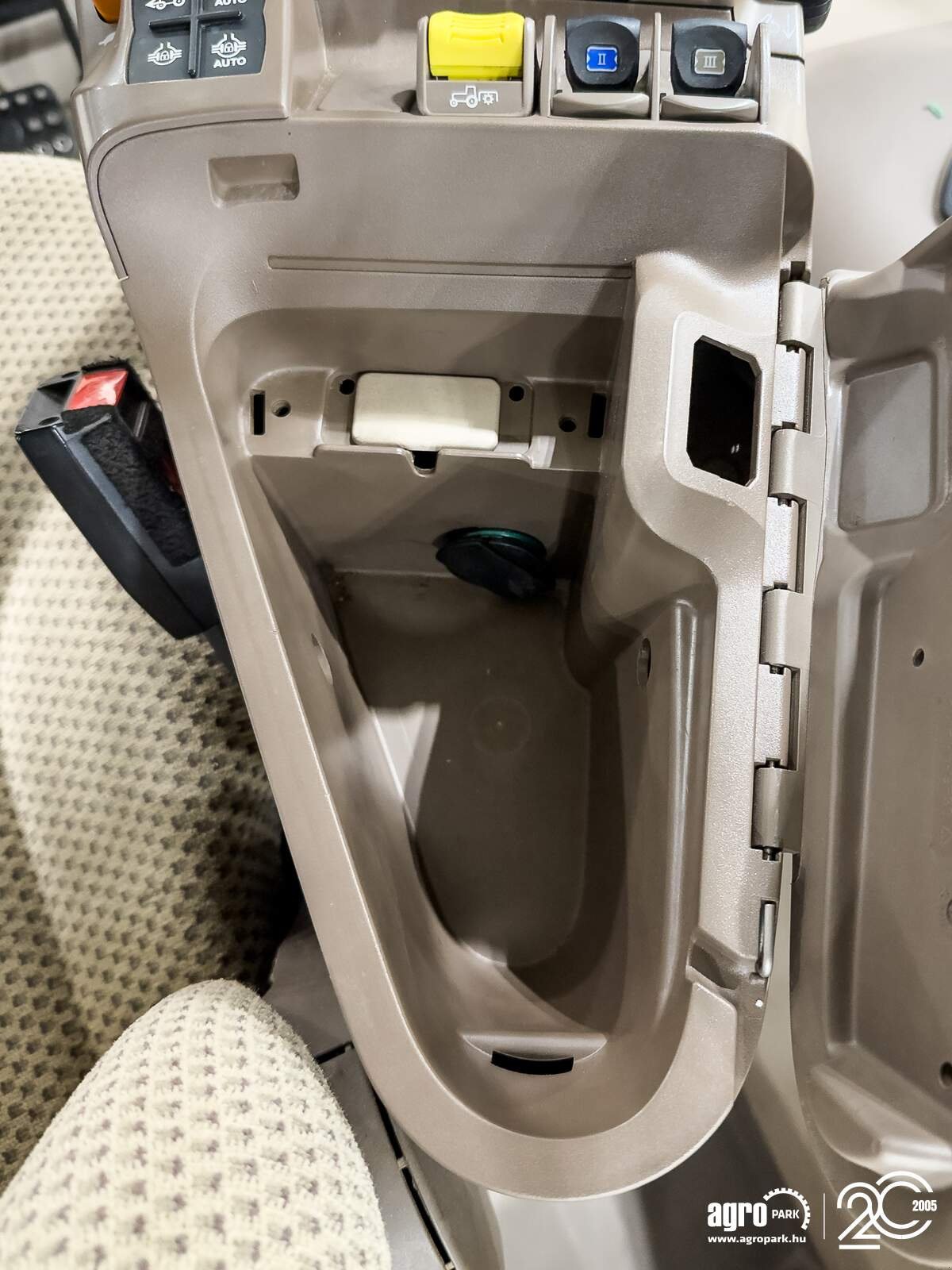 Traktor typu John Deere 6215R, Gebrauchtmaschine w Csengele (Zdjęcie 18)