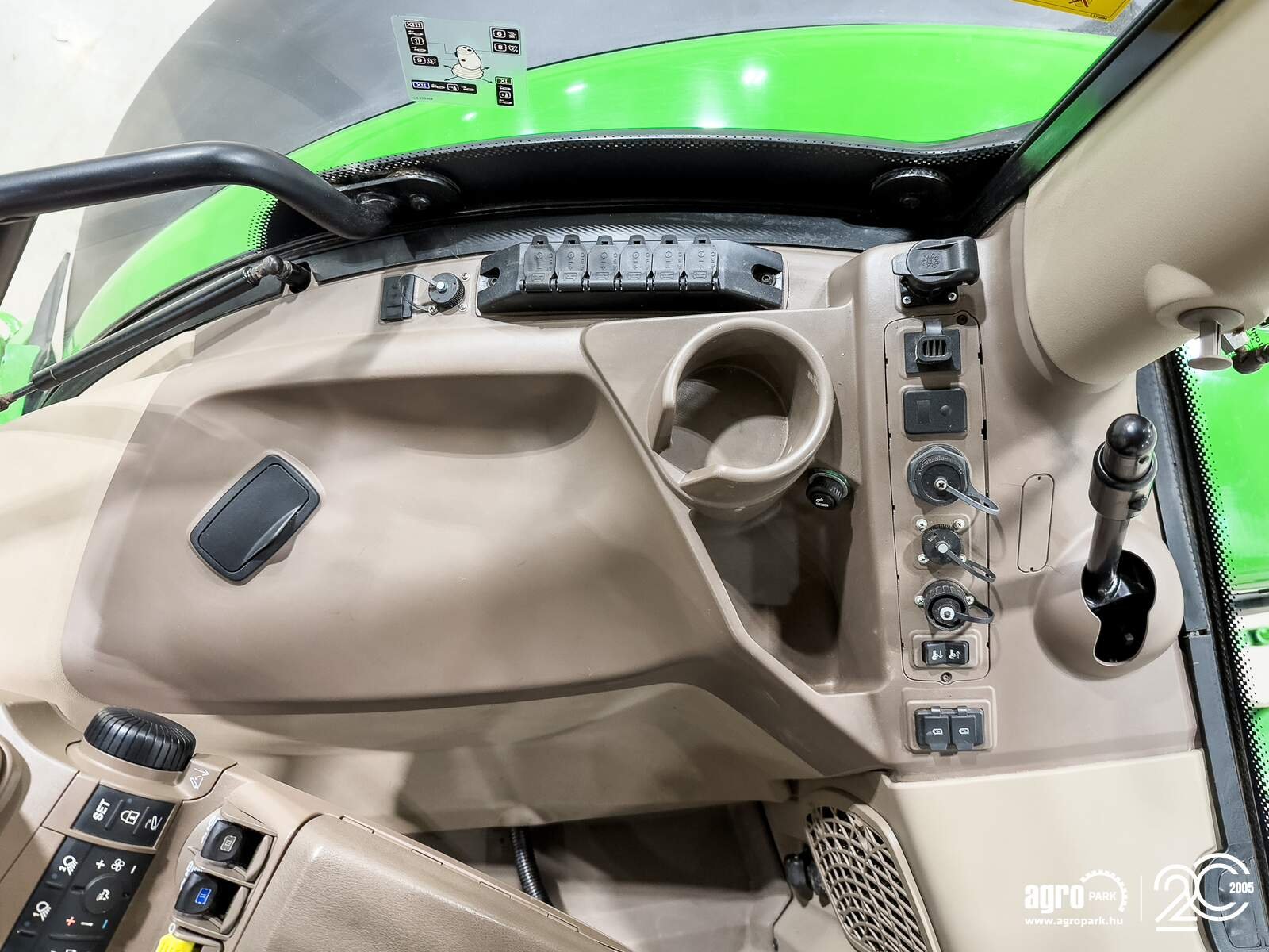 Traktor typu John Deere 6215R, Gebrauchtmaschine w Csengele (Zdjęcie 27)