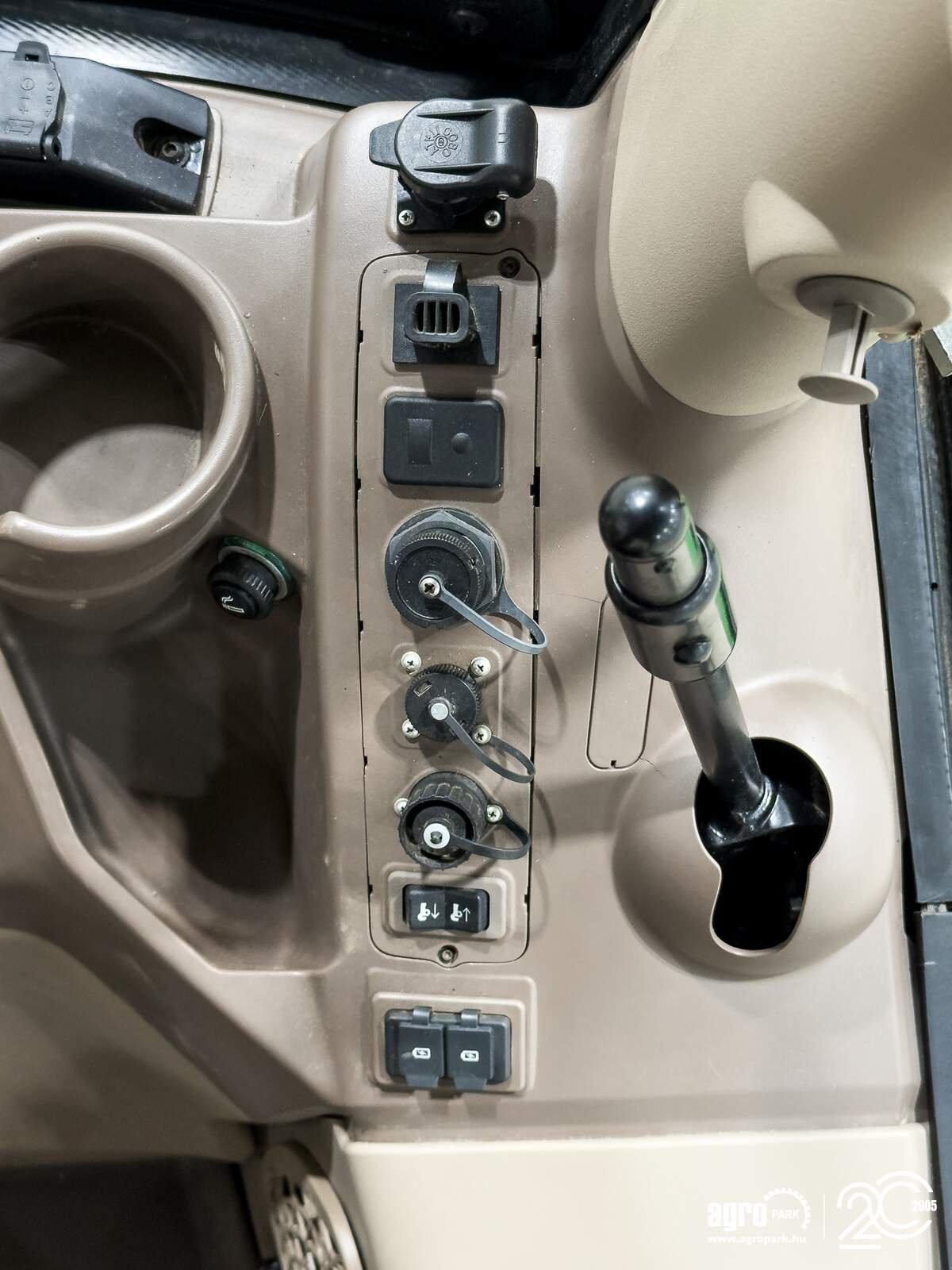 Traktor typu John Deere 6215R, Gebrauchtmaschine w Csengele (Zdjęcie 29)