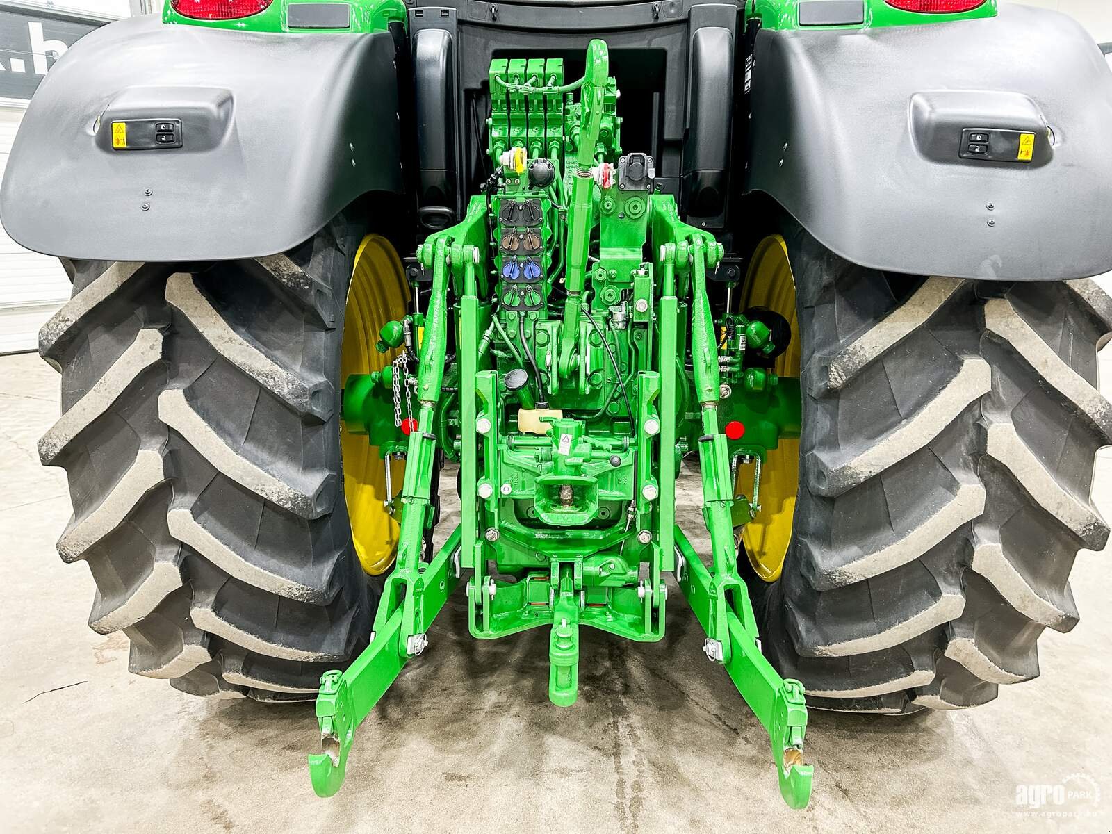 Traktor del tipo John Deere 6215R, Gebrauchtmaschine en Csengele (Imagen 7)