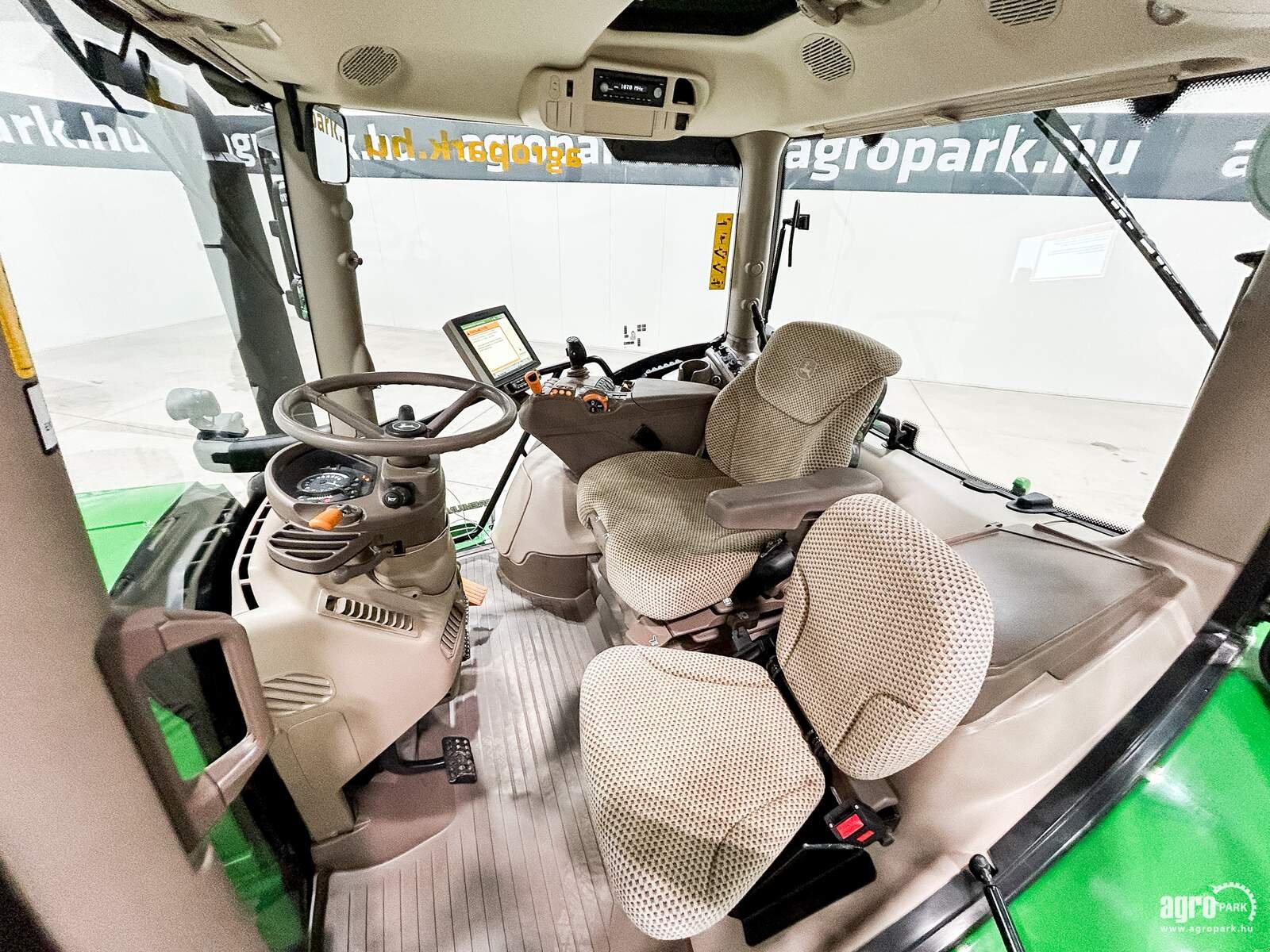 Traktor del tipo John Deere 6215R, Gebrauchtmaschine en Csengele (Imagen 8)