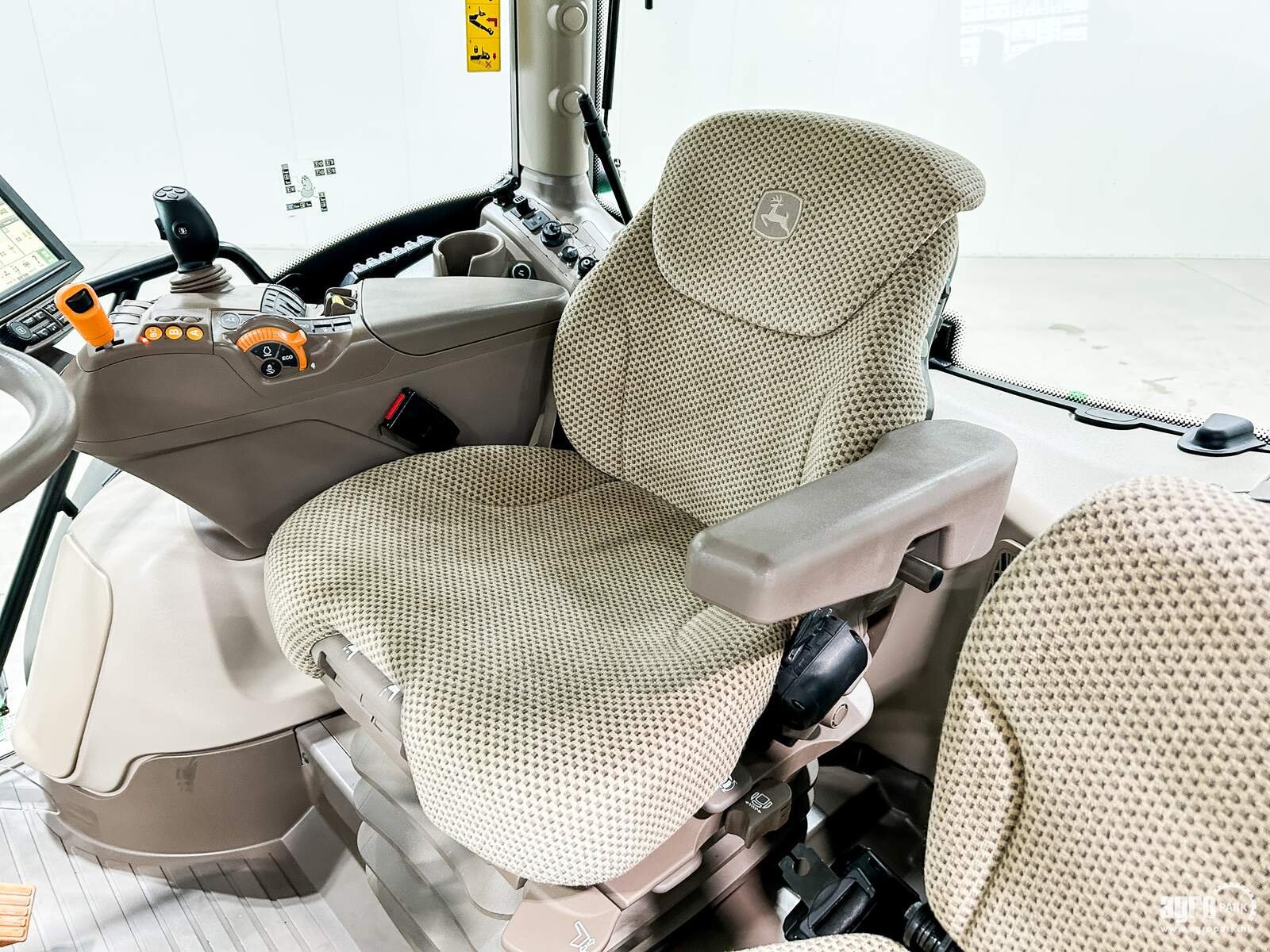 Traktor del tipo John Deere 6215R, Gebrauchtmaschine en Csengele (Imagen 11)