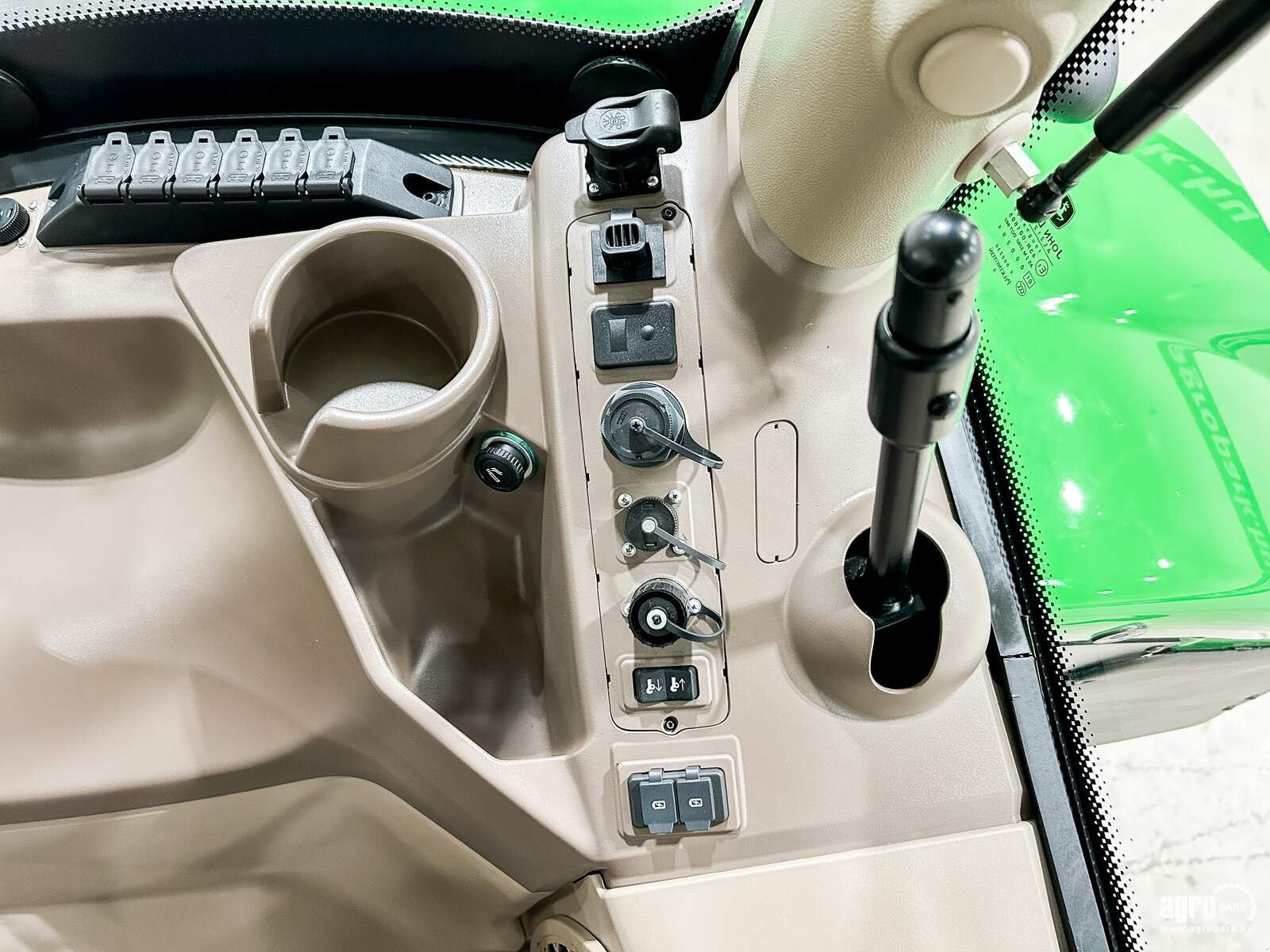 Traktor del tipo John Deere 6215R, Gebrauchtmaschine en Csengele (Imagen 16)