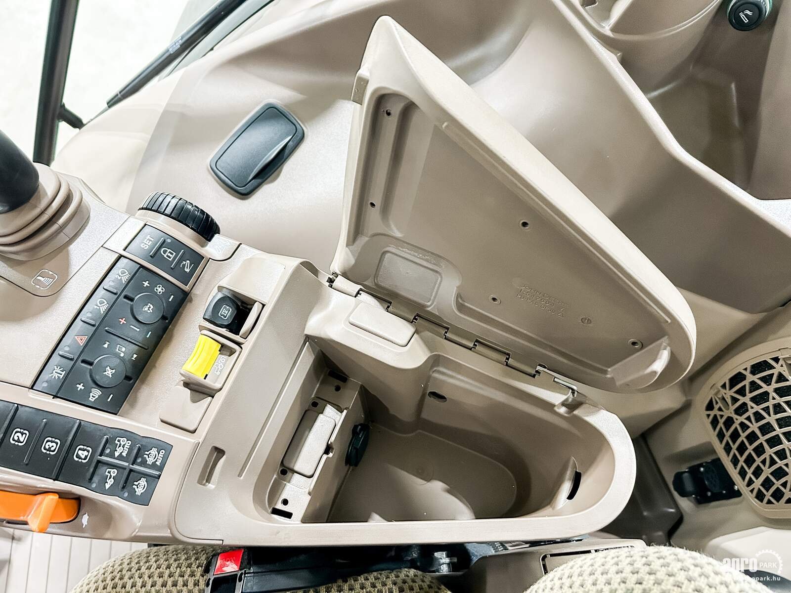 Traktor del tipo John Deere 6215R, Gebrauchtmaschine en Csengele (Imagen 19)