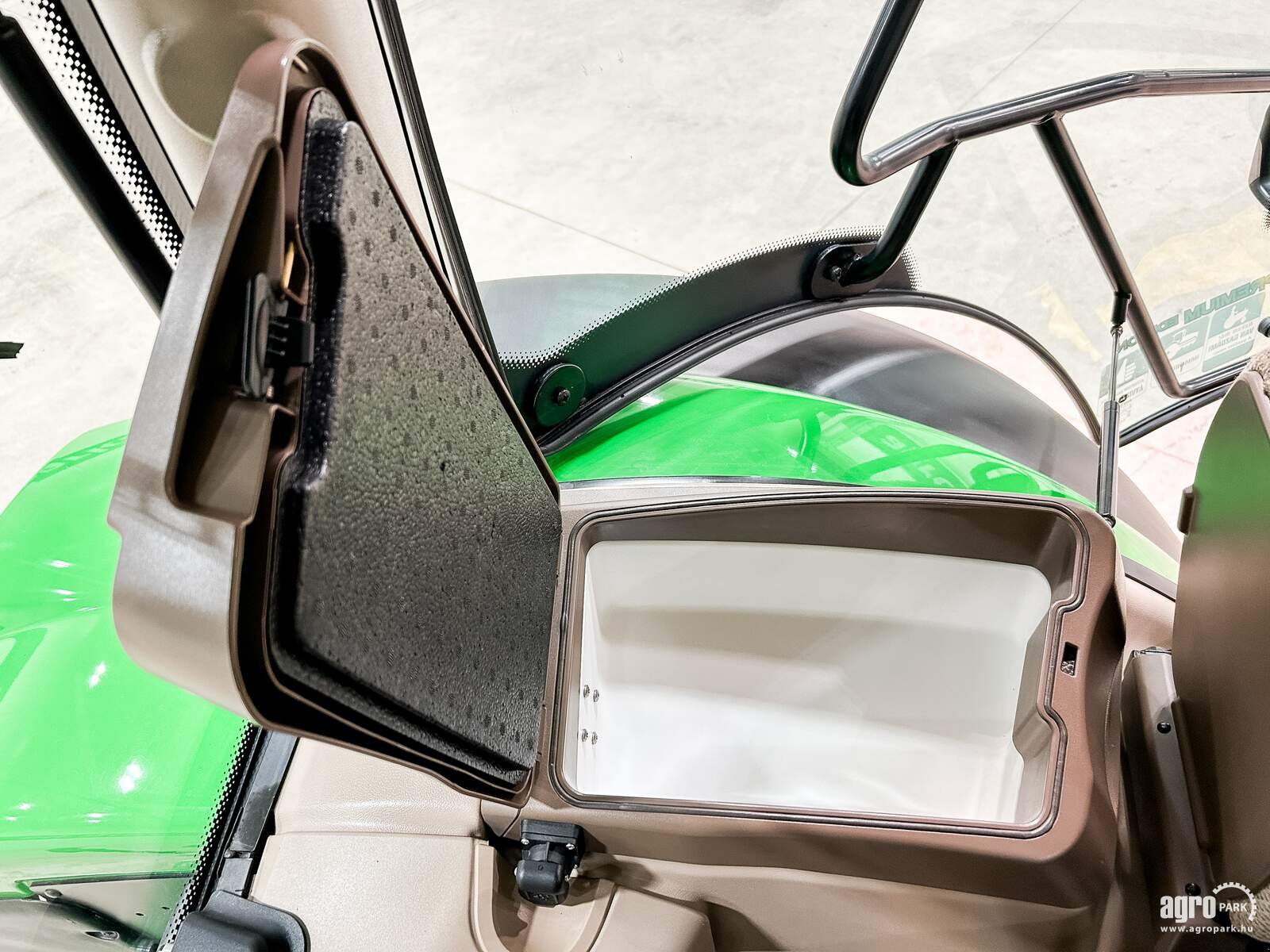 Traktor del tipo John Deere 6215R, Gebrauchtmaschine en Csengele (Imagen 24)