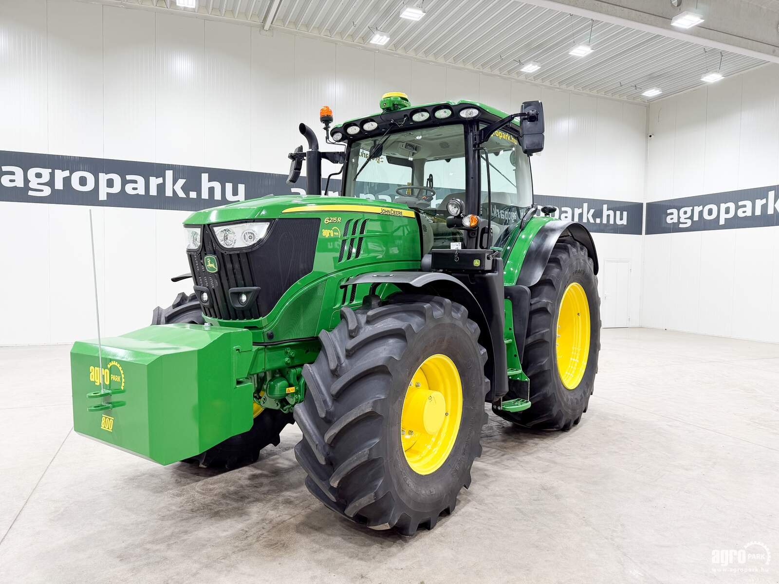 Traktor типа John Deere 6215R, Gebrauchtmaschine в Csengele (Фотография 1)