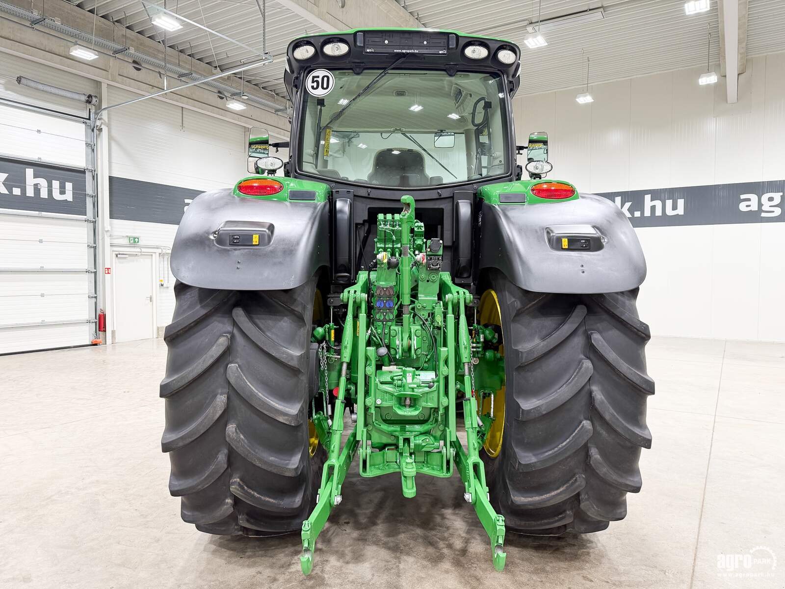 Traktor типа John Deere 6215R, Gebrauchtmaschine в Csengele (Фотография 5)