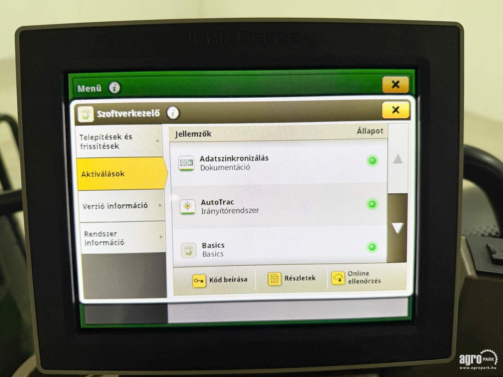 Traktor типа John Deere 6215R, Gebrauchtmaschine в Csengele (Фотография 11)