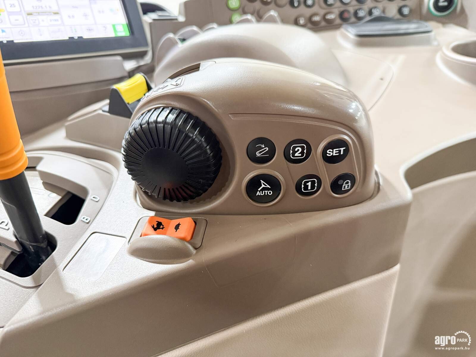 Traktor типа John Deere 6215R, Gebrauchtmaschine в Csengele (Фотография 19)