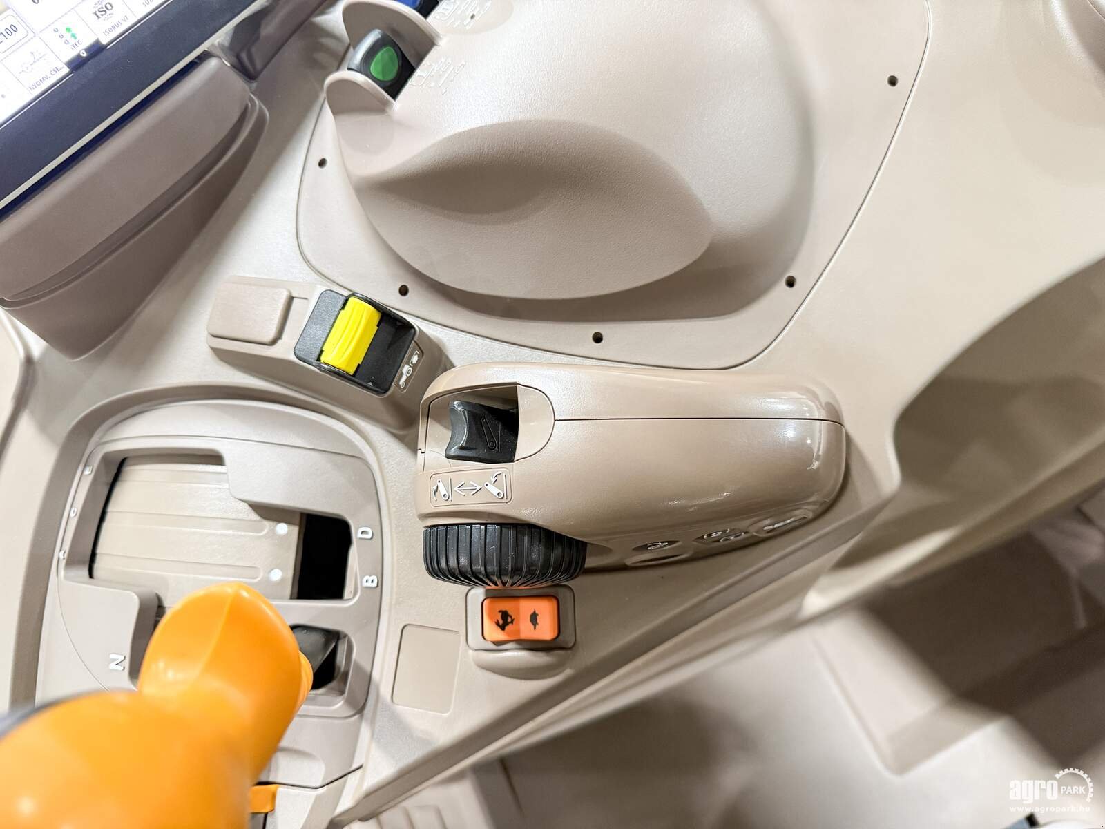 Traktor типа John Deere 6215R, Gebrauchtmaschine в Csengele (Фотография 20)