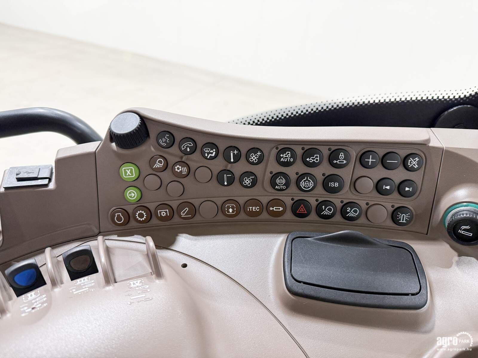 Traktor типа John Deere 6215R, Gebrauchtmaschine в Csengele (Фотография 22)