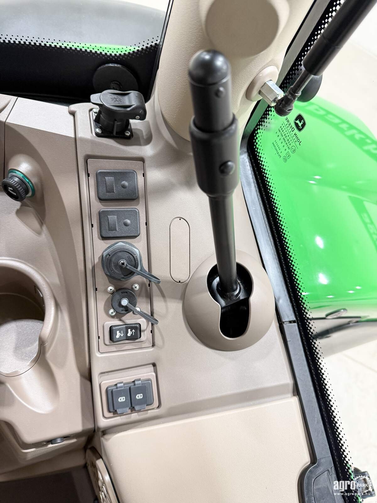 Traktor типа John Deere 6215R, Gebrauchtmaschine в Csengele (Фотография 24)