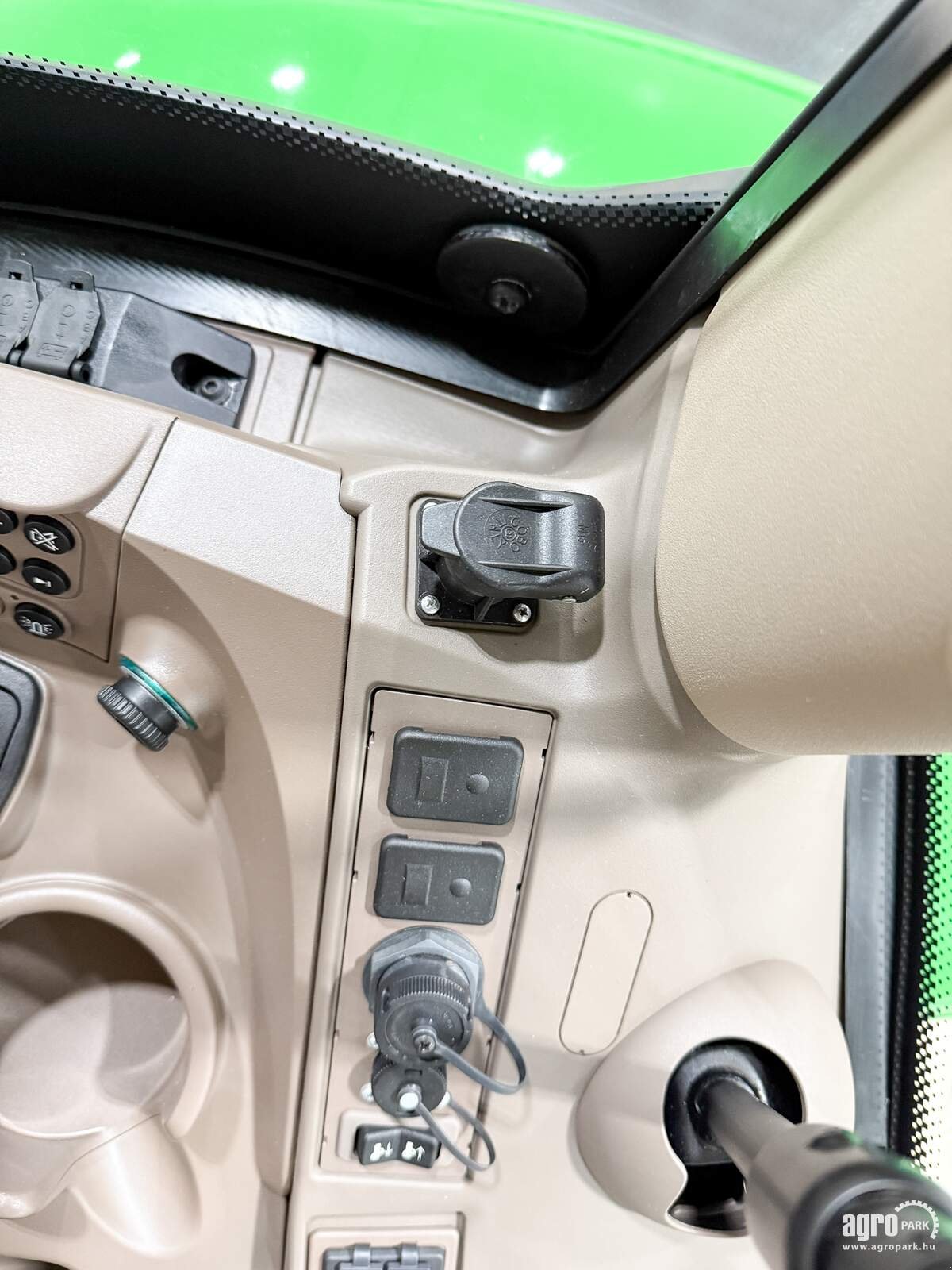 Traktor типа John Deere 6215R, Gebrauchtmaschine в Csengele (Фотография 25)