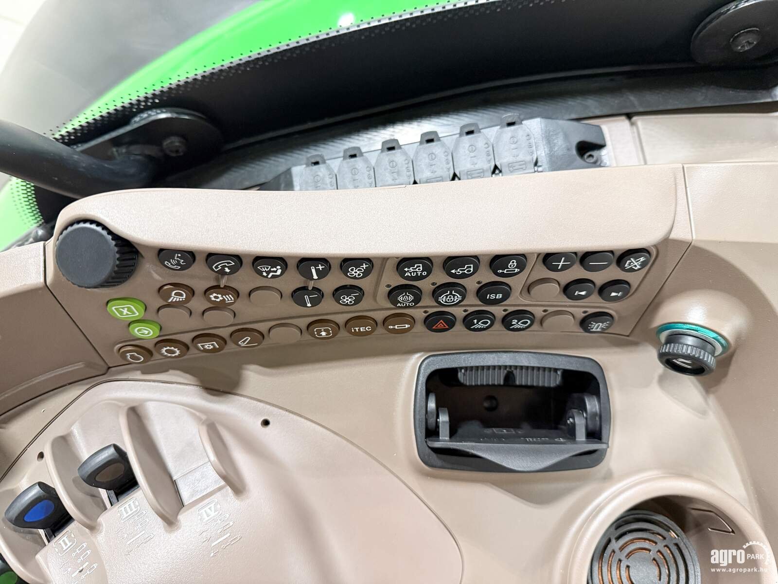 Traktor типа John Deere 6215R, Gebrauchtmaschine в Csengele (Фотография 27)