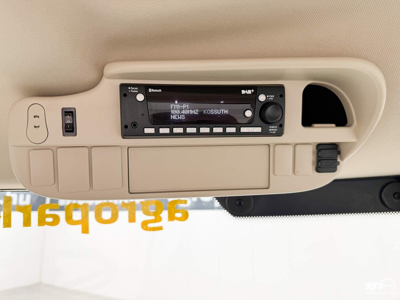 Traktor типа John Deere 6215R, Gebrauchtmaschine в Csengele (Фотография 28)