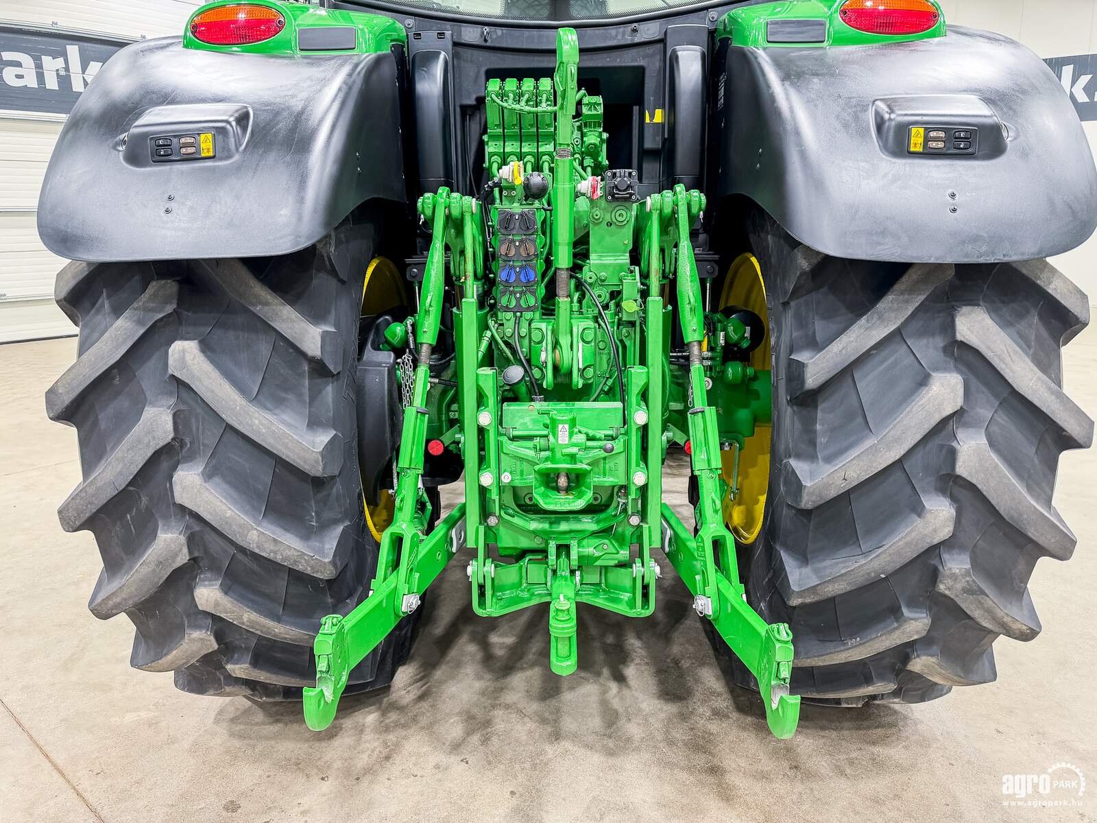 Traktor del tipo John Deere 6215R, Gebrauchtmaschine en Csengele (Imagen 7)