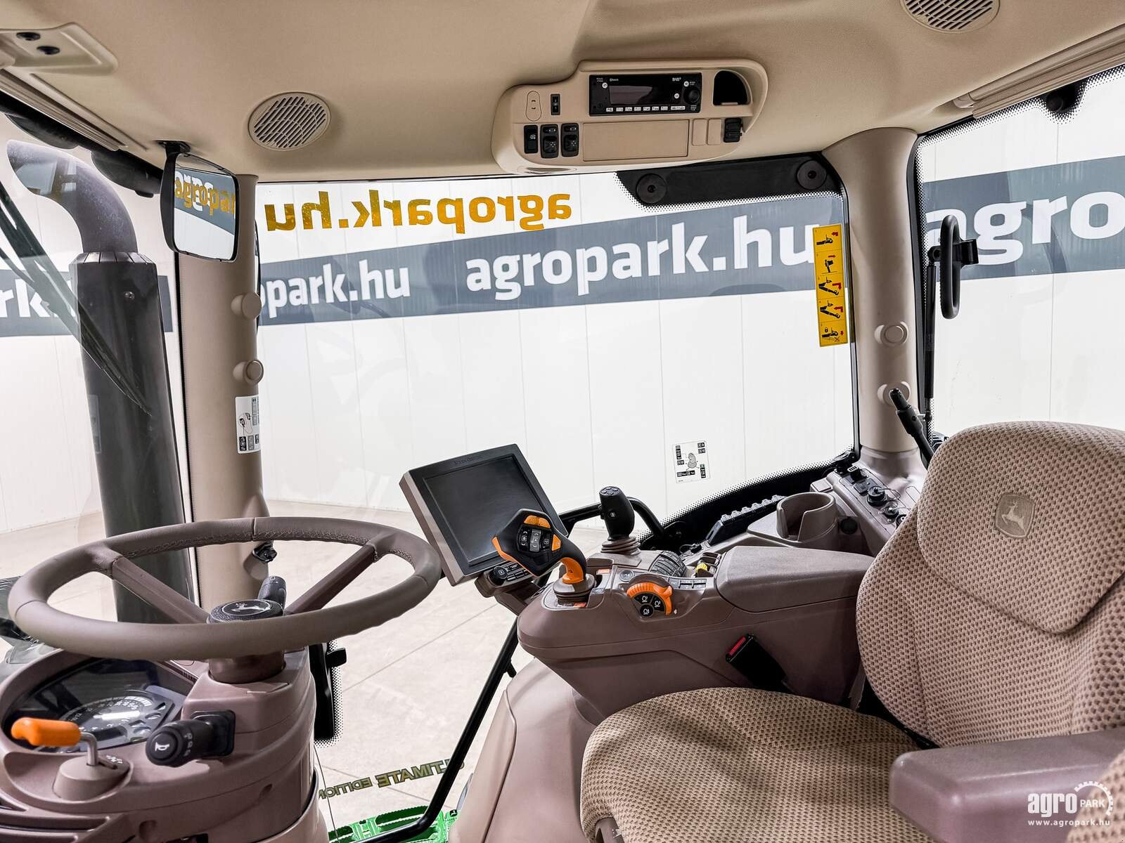 Traktor del tipo John Deere 6215R, Gebrauchtmaschine en Csengele (Imagen 9)